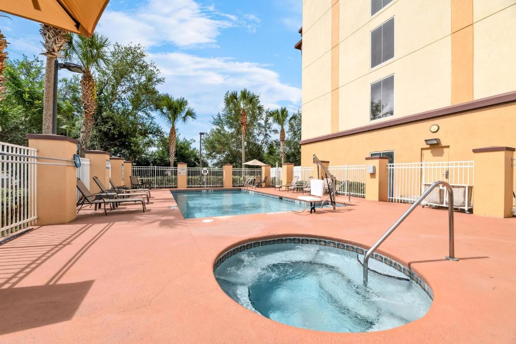 Comfort Suites Orlando Airport photo 4