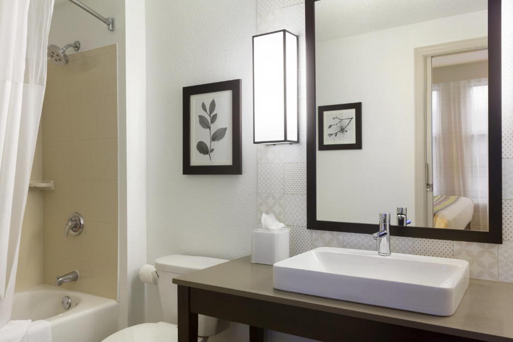 Country Inn & Suites by Radisson, Bloomington at Mall of America, MN photo 3