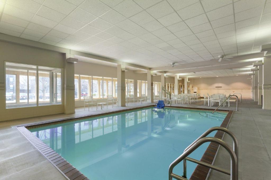 Country Inn & Suites by Radisson, Bloomington at Mall of America, MN photo 4