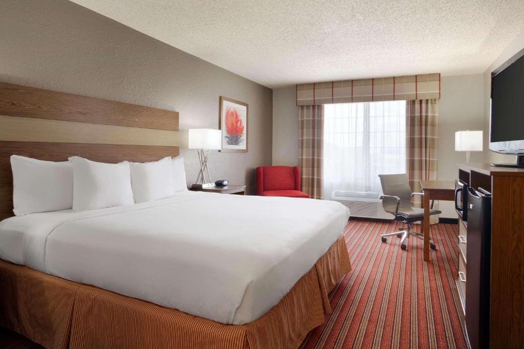 Country Inn & Suites by Radisson, DFW Airport South, TX photo 2