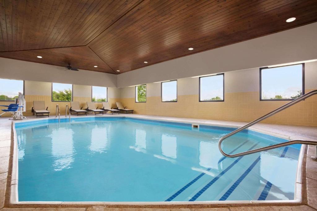 Country Inn & Suites by Radisson, DFW Airport South, TX photo 4