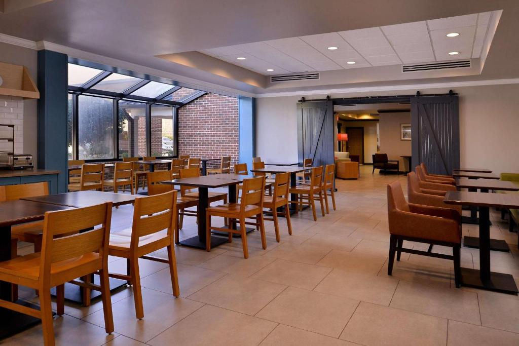 Country Inn & Suites by Radisson Raleigh-Durham Airport NC photo 4