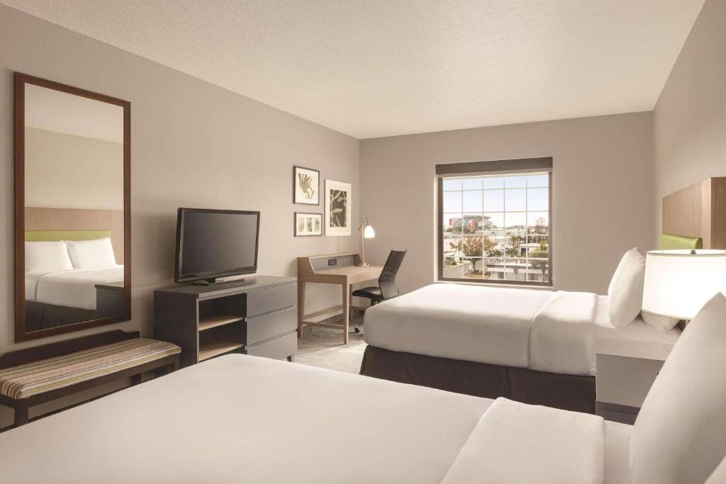 Country Inn & Suites by Radisson, RJ Stadium - Tampa Airport East photo 2