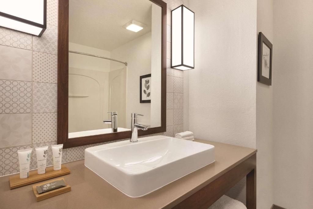 Country Inn & Suites by Radisson, RJ Stadium - Tampa Airport East photo 3