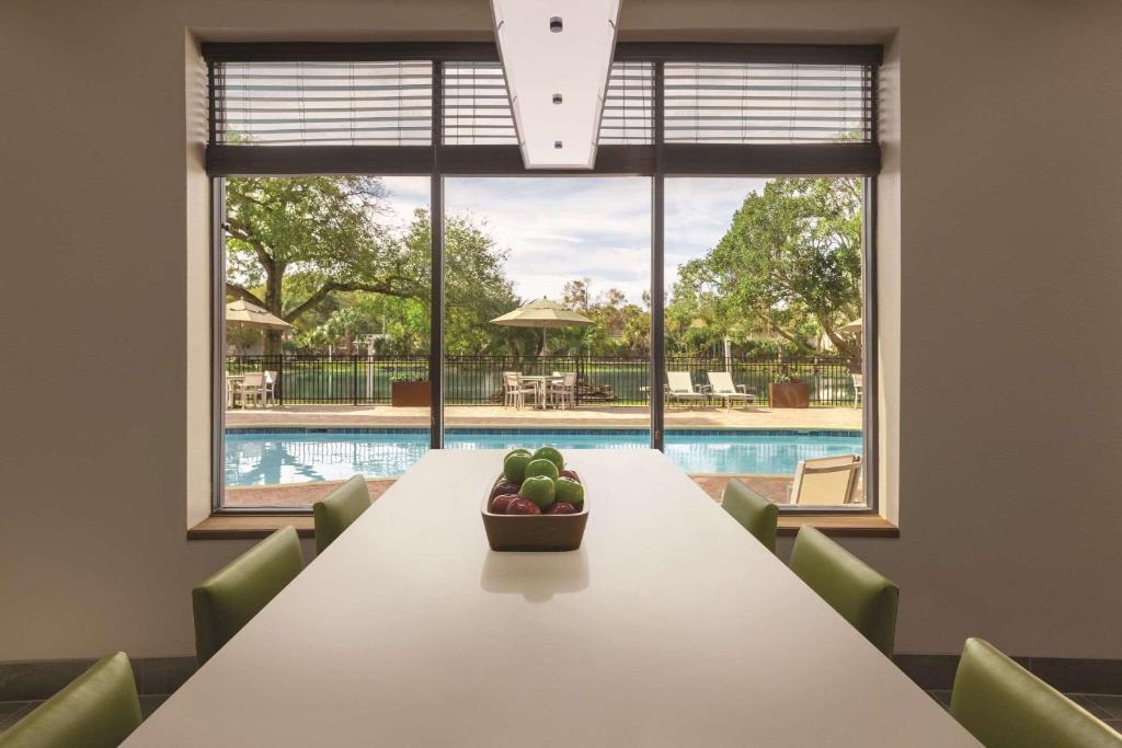 Country Inn & Suites by Radisson, RJ Stadium - Tampa Airport East photo 4