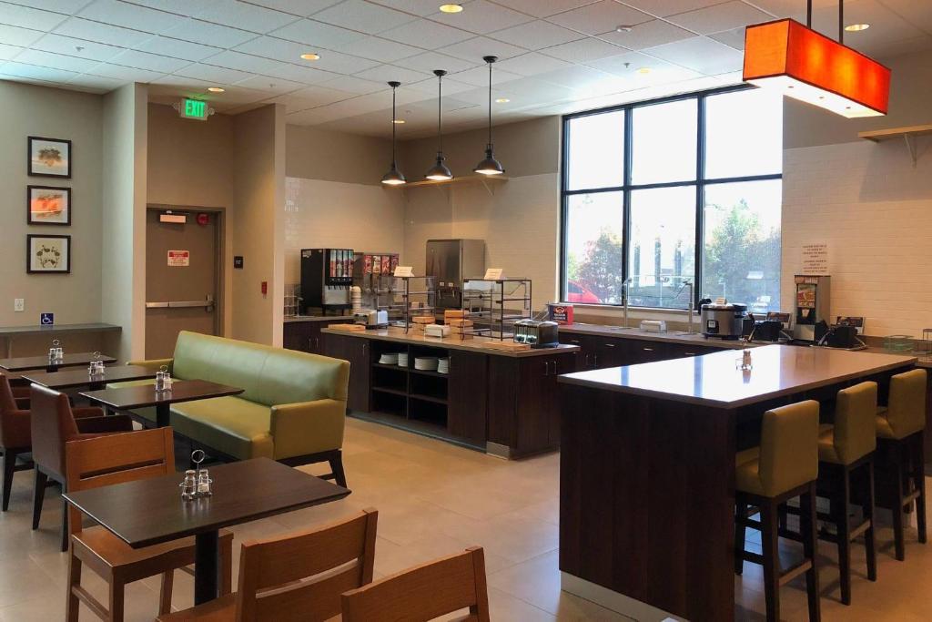 Country Inn & Suites by Radisson, San Jose International Airport, CA photo 4