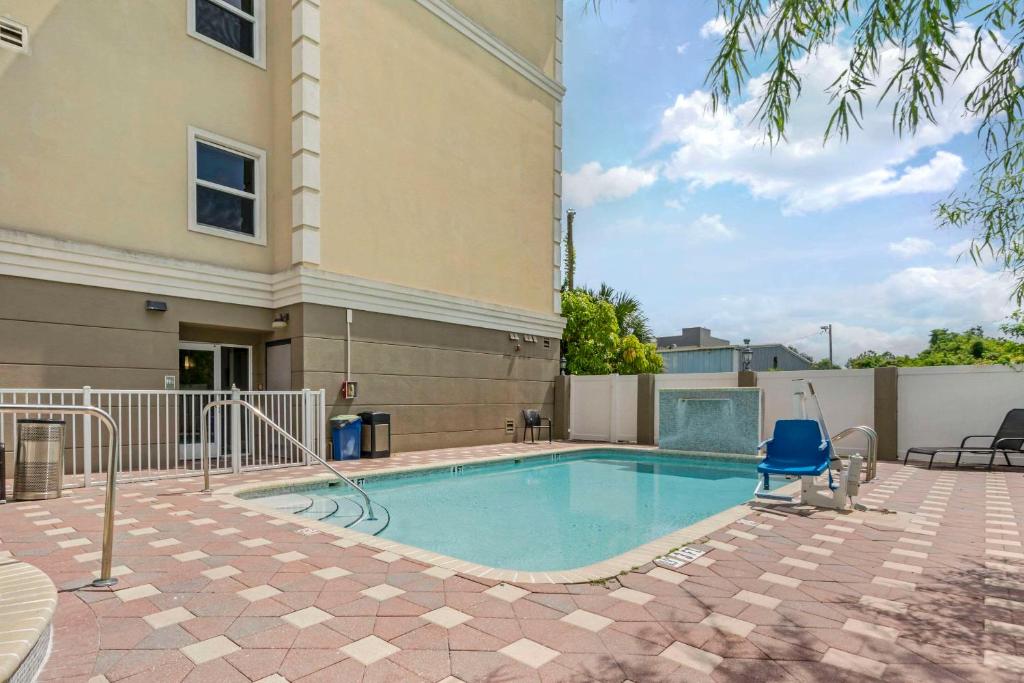 Country Inn & Suites by Radisson, Tampa Airport North, FL photo 3