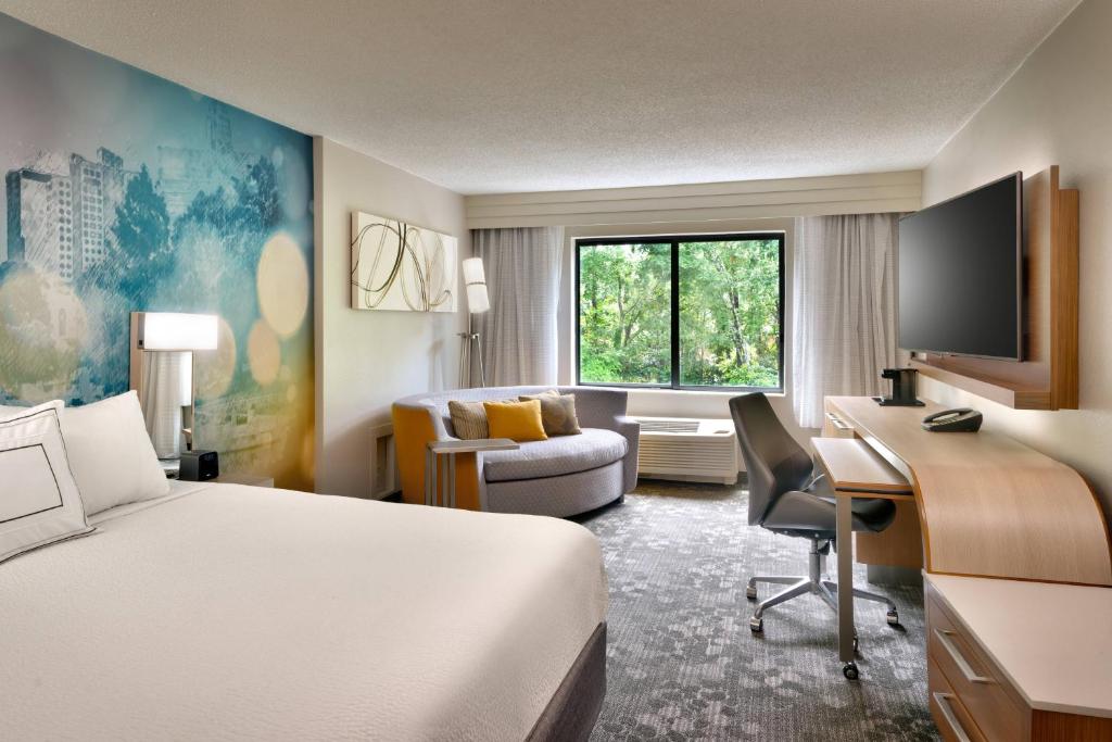 Courtyard by Marriott Charlotte Airport LoSo photo 2