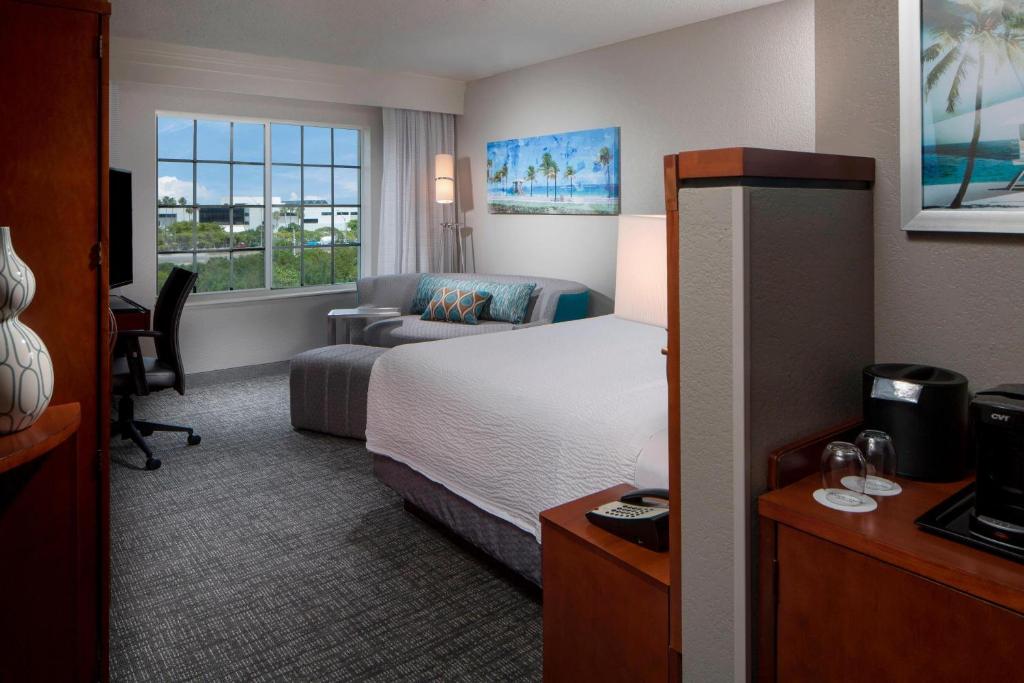Courtyard by Marriott Fort Lauderdale Airport & Cruise Port photo 2