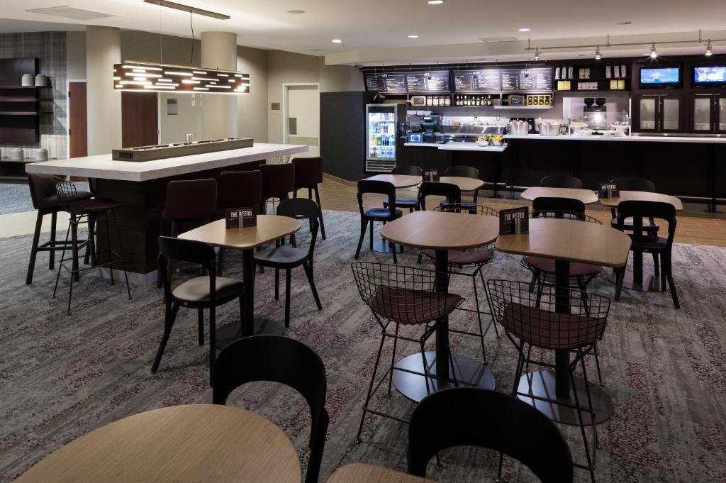 Courtyard by Marriott Miami at Dolphin Mall photo 4