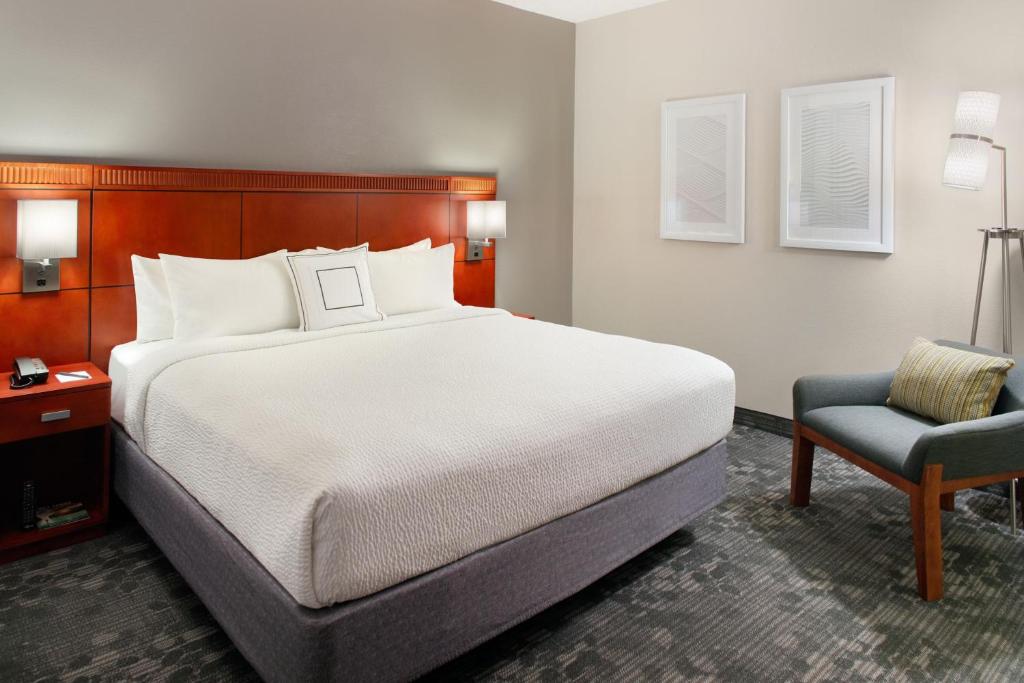 Courtyard by Marriott Nashville Airport photo 2
