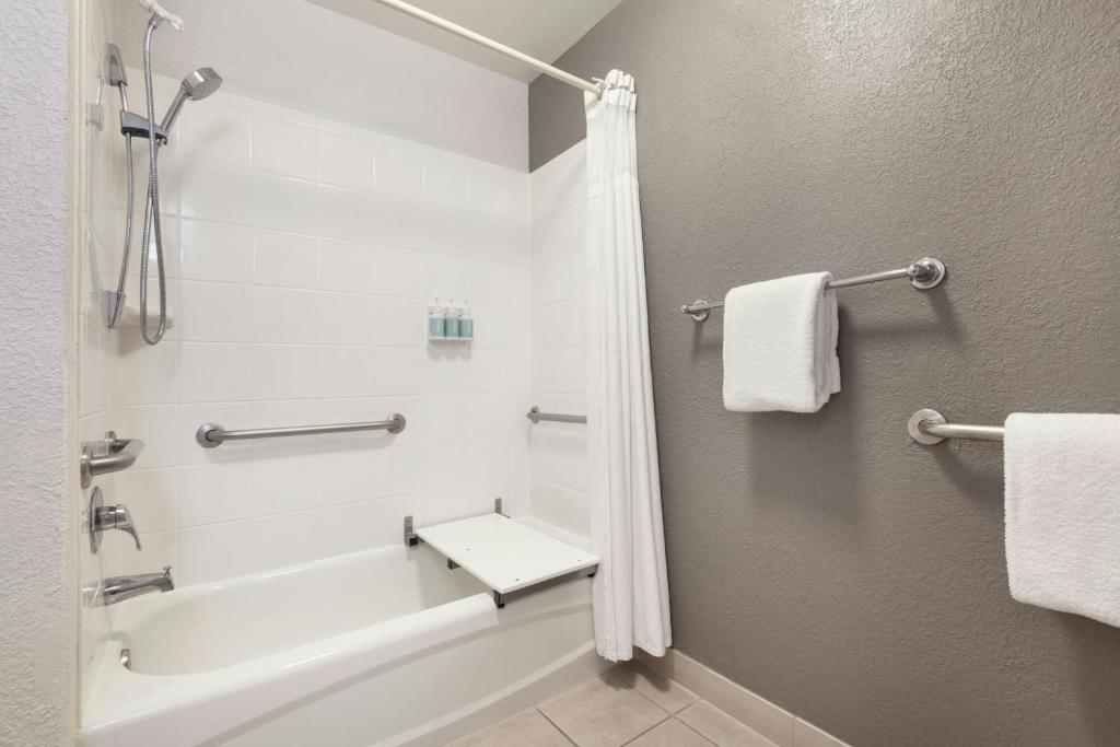 Courtyard by Marriott Nashville Airport photo 3