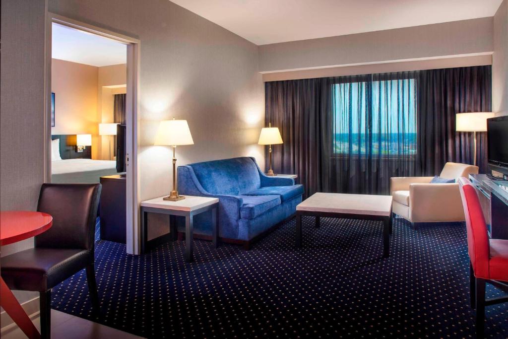 Courtyard by Marriott New York JFK Airport photo 2