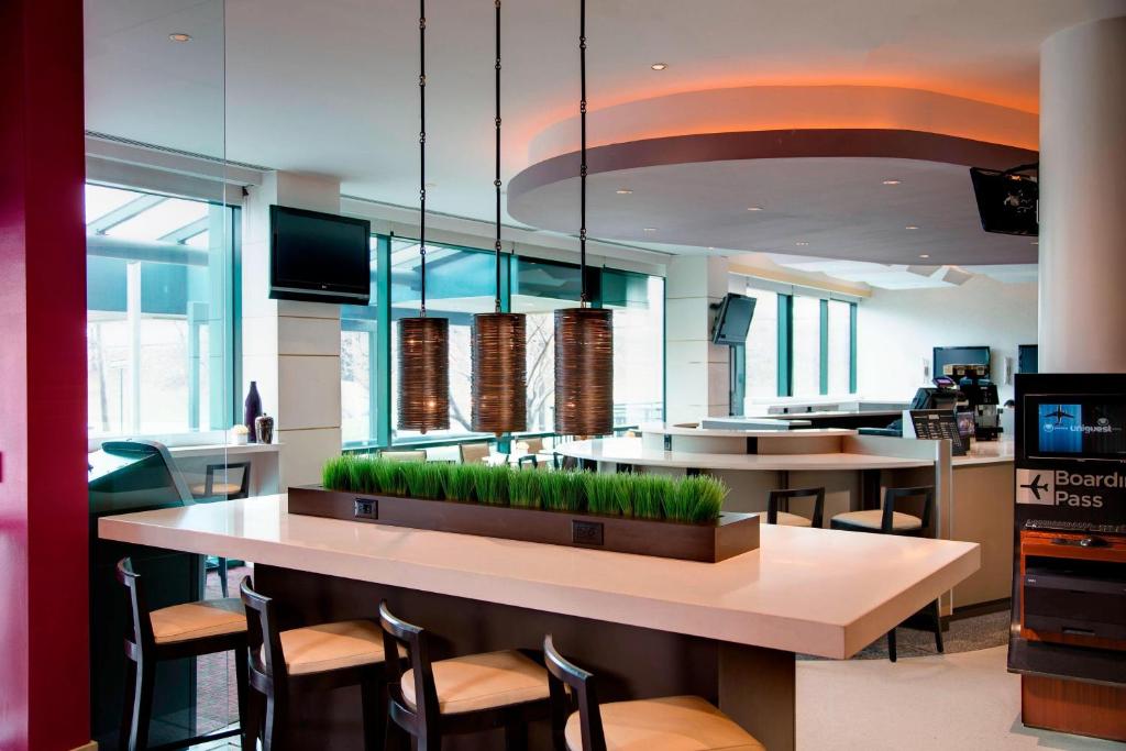 Courtyard by Marriott New York JFK Airport photo 4