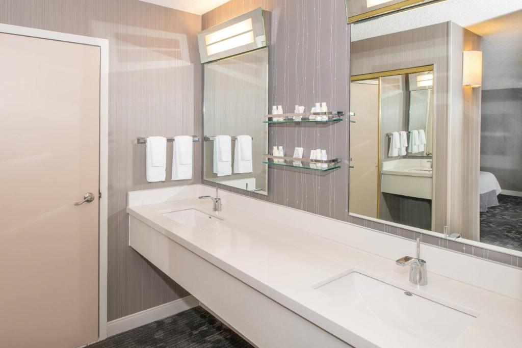 Courtyard by Marriott Oakland Airport photo 3