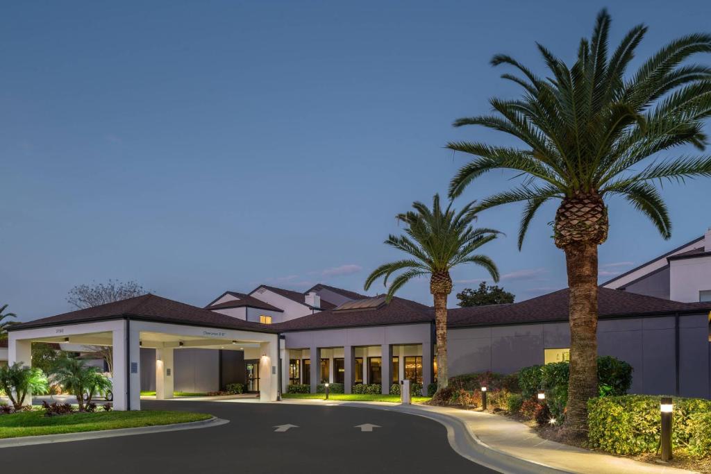 Courtyard by Marriott Orlando Airport photo 2