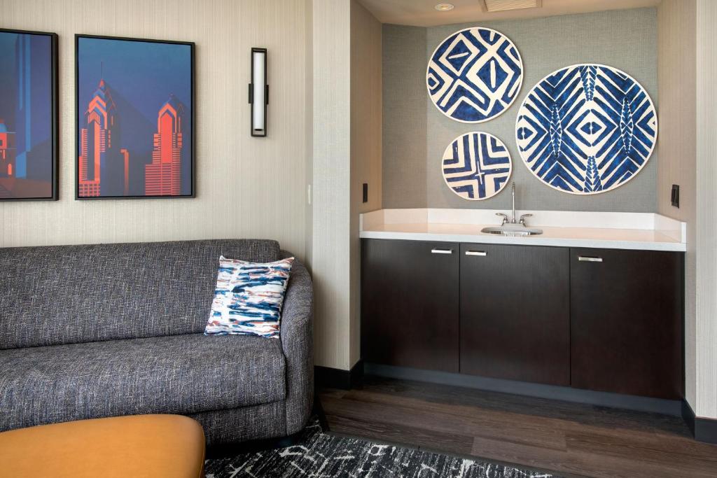 Courtyard by Marriott Philadelphia South at The Navy Yard photo 3