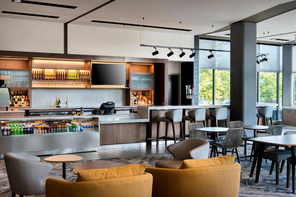 Courtyard by Marriott Philadelphia South at The Navy Yard photo 4