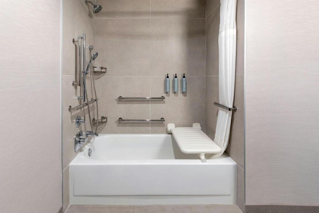 Courtyard by Marriott Pittsburgh Airport photo 3