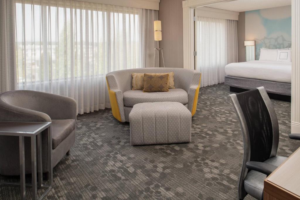 Courtyard by Marriott Portland Airport photo 2