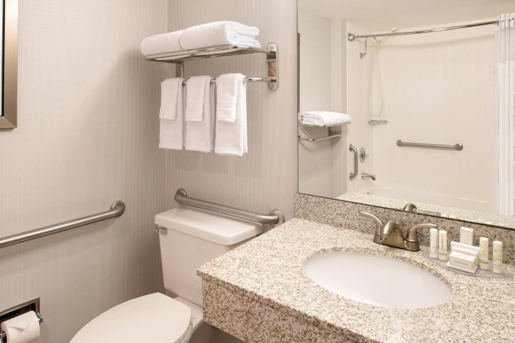 Courtyard by Marriott Portland Airport photo 3