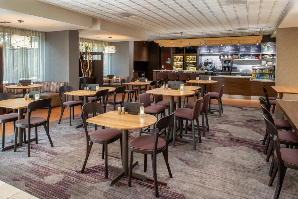 Courtyard by Marriott Portland Airport photo 4