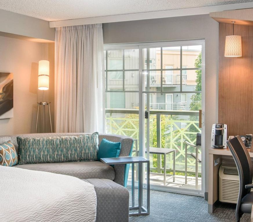 Courtyard by Marriott Portland North photo 3