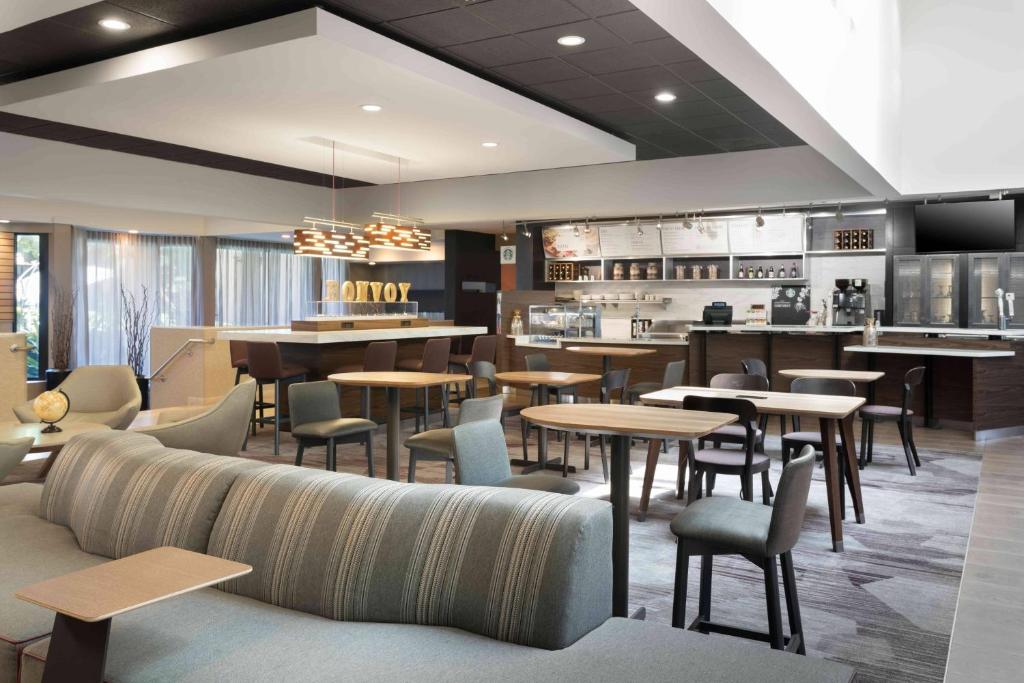 Courtyard Miami Airport West Doral photo 4