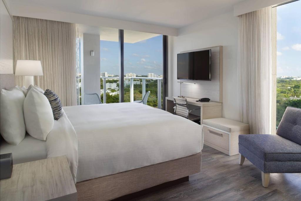 Courtyard Miami Coconut Grove photo 2