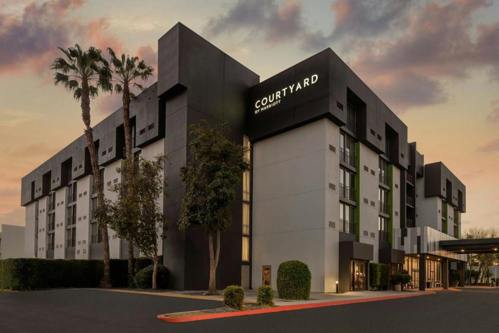 Courtyard San Jose Airport, photo 1