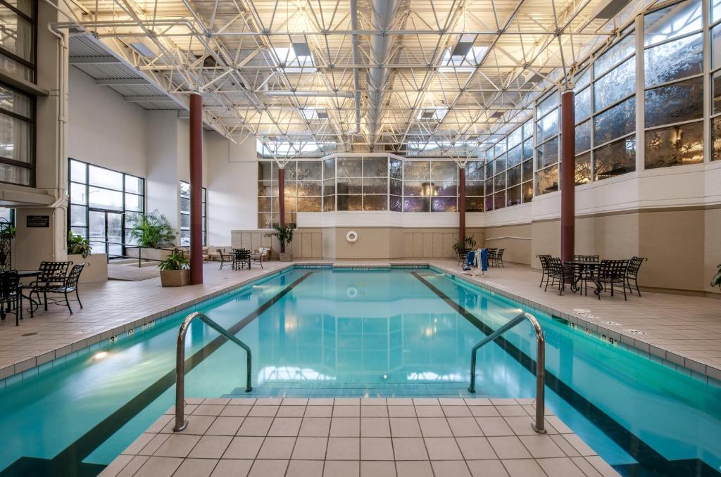 Crowne Plaza Chicago Ohare Hotel & Conf Ctr by IHG photo 3