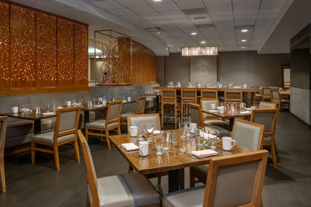 Crowne Plaza Chicago Ohare Hotel & Conf Ctr by IHG photo 4