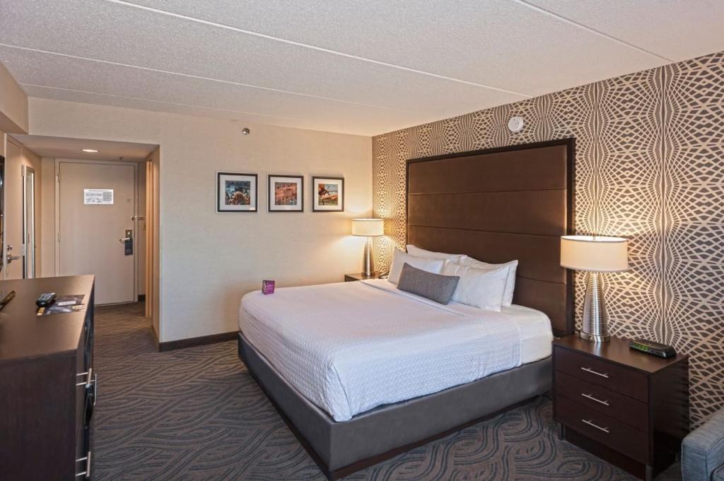 Crowne Plaza Suites MSP Airport - Mall of America by IHG photo 2