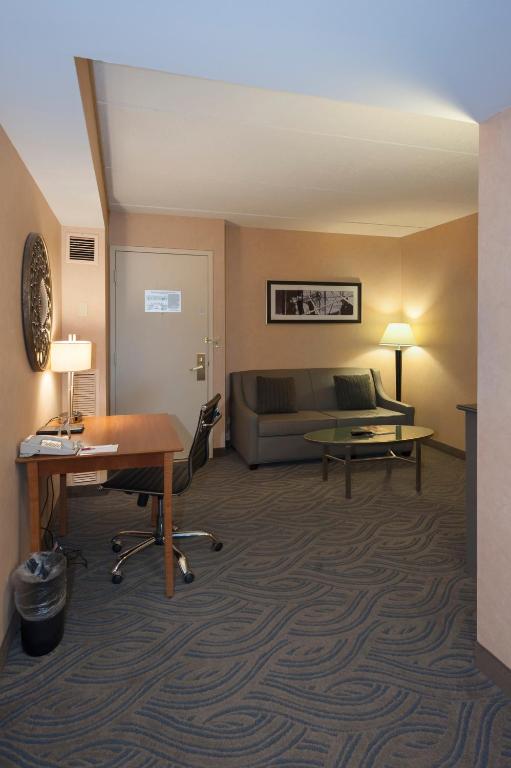 Crowne Plaza Suites MSP Airport - Mall of America by IHG photo 4