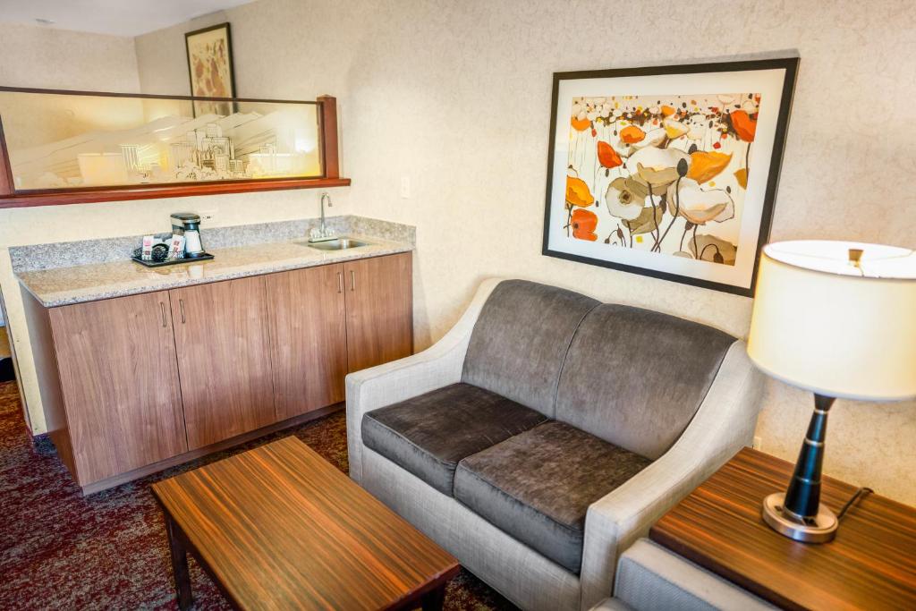 Crystal Inn Hotel & Suites - Salt Lake City photo 3