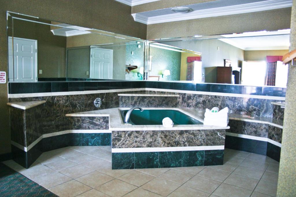 Crystal Inn Suites & Spas photo 3