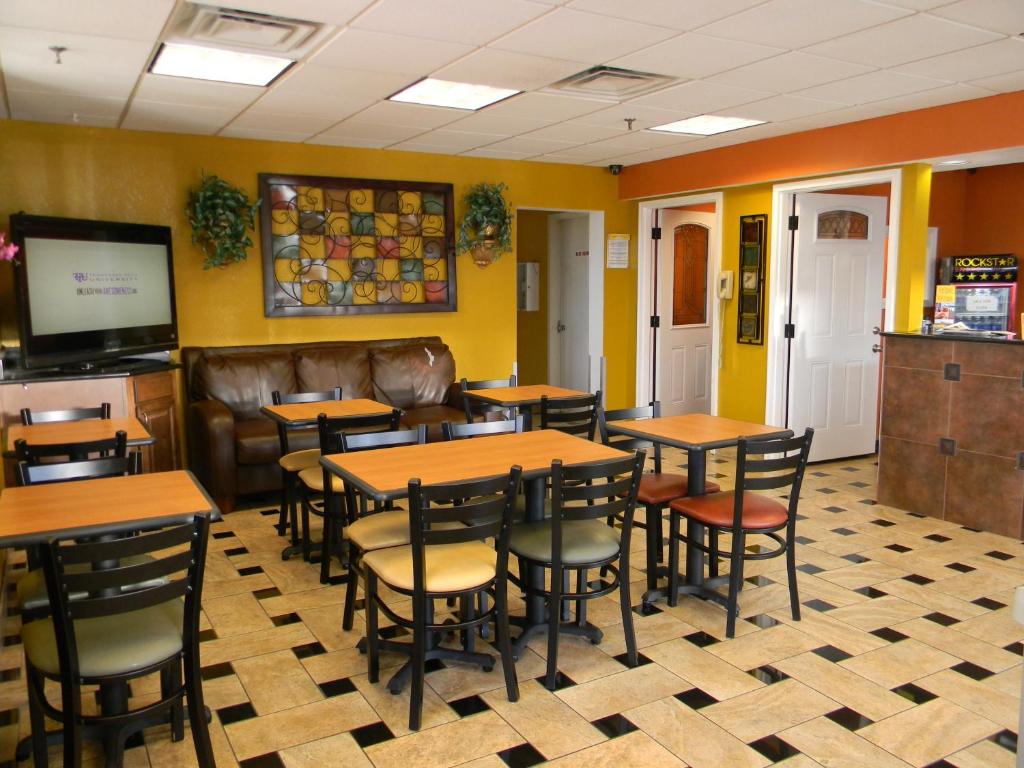 Days Inn by Wyndham Airport Nashville East photo 4