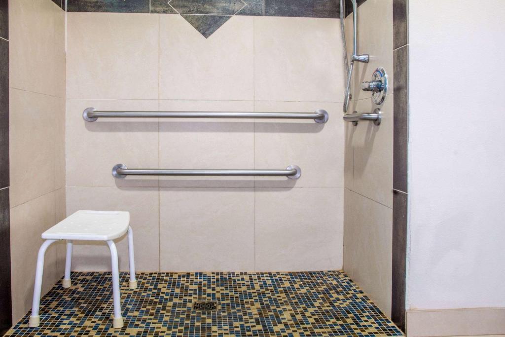 Days Inn by Wyndham Humble/Houston Intercontinental Airport photo 3