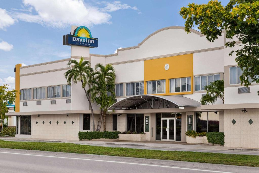 Days Inn by Wyndham Miami Airport North, photo 1