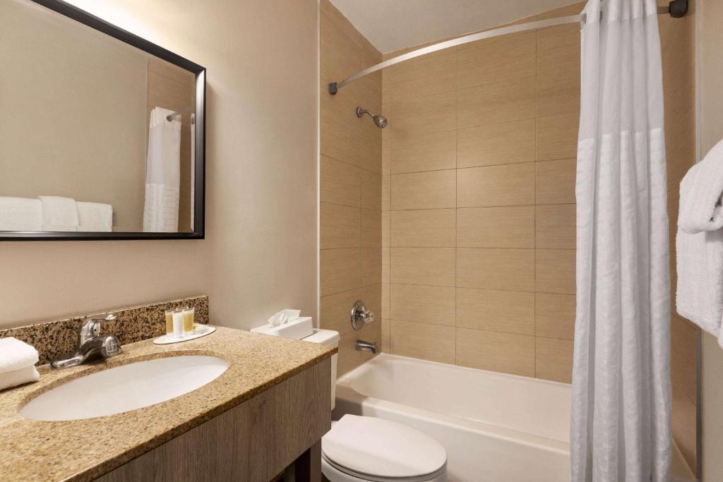 Days Inn by Wyndham Miami Airport North photo 3