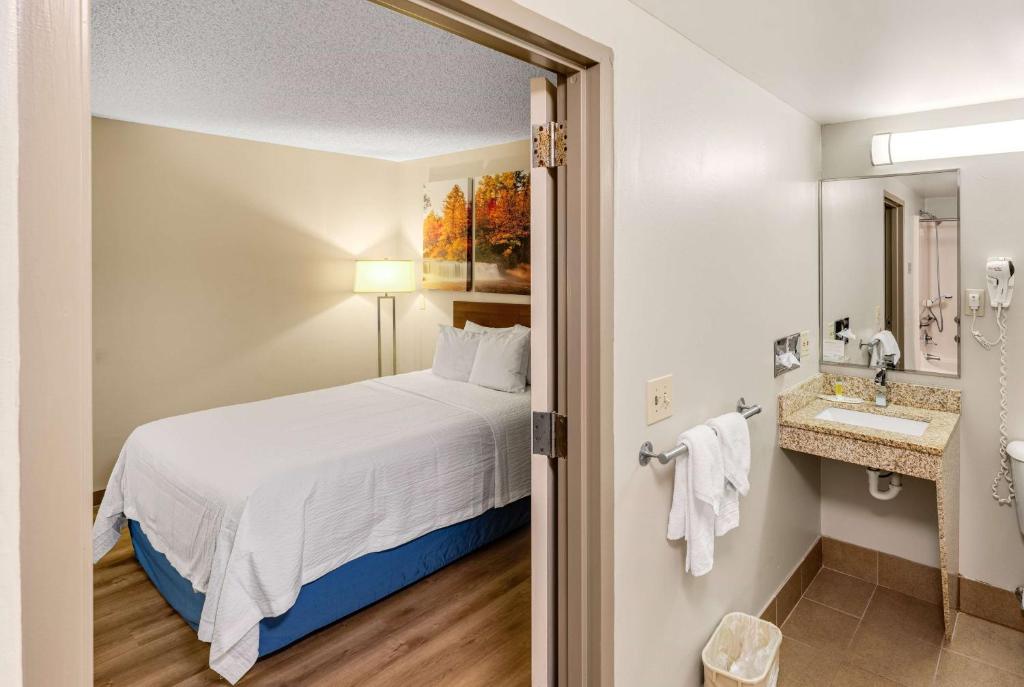 Days Inn by Wyndham Raleigh-Airport-Research Triangle Park photo 3