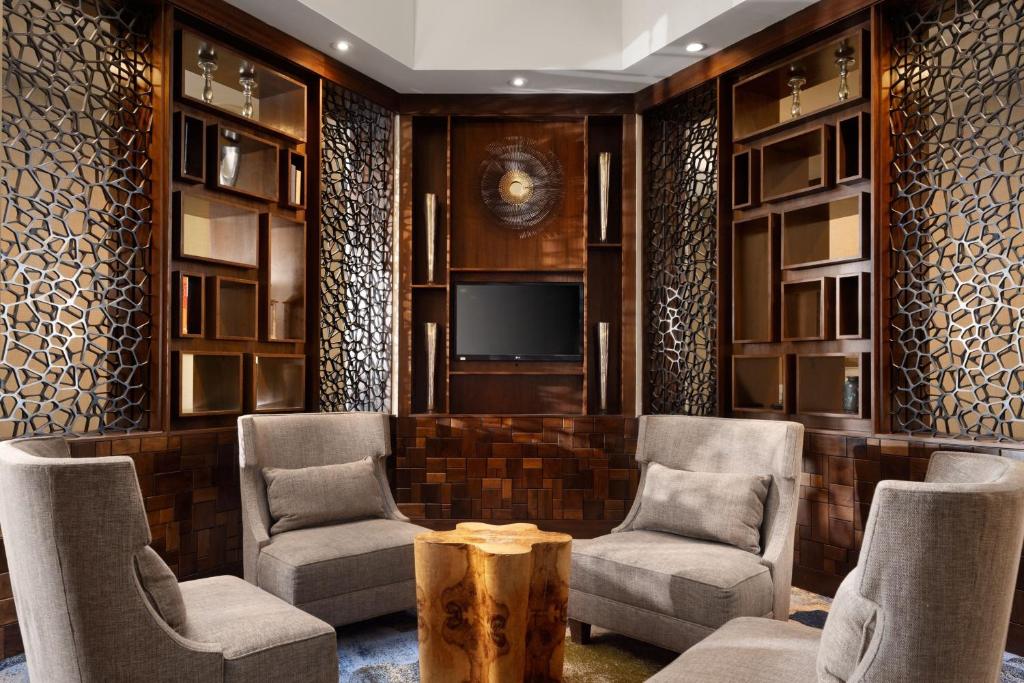 Delta Hotels by Marriott Philadelphia Airport photo 4