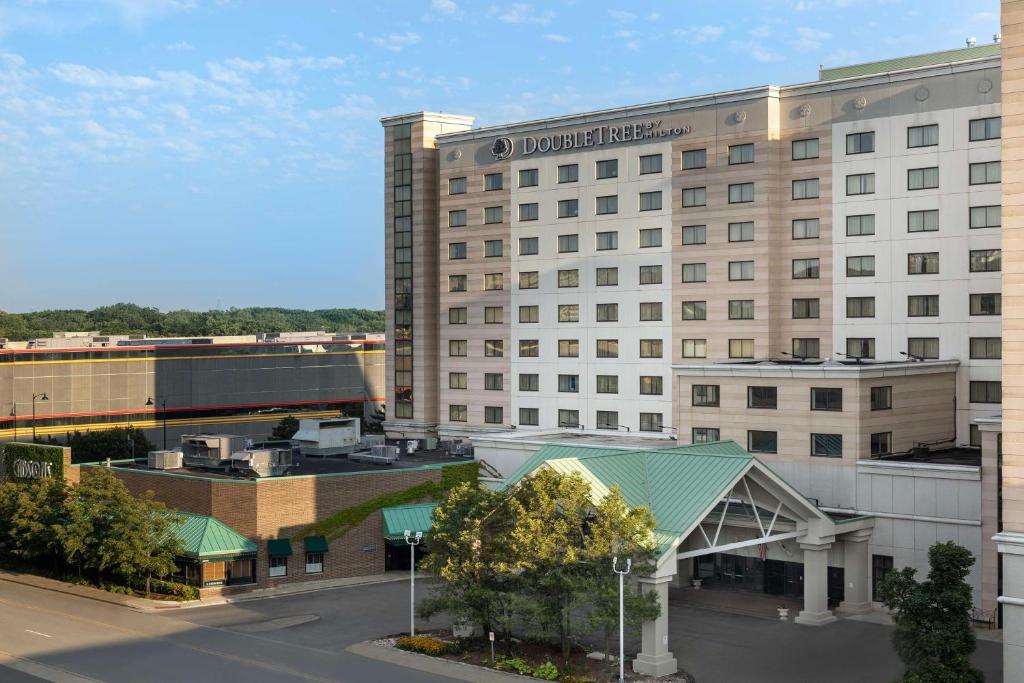 DoubleTree by Hilton Chicago O'Hare Airport-Rosemont, photo 1