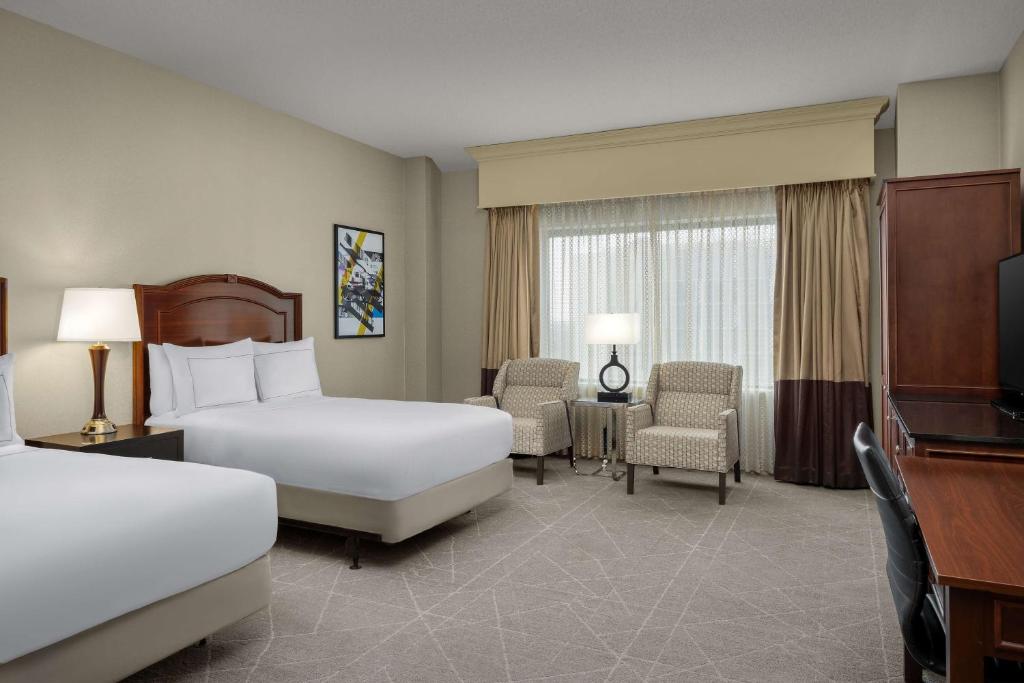 DoubleTree by Hilton Chicago O'Hare Airport-Rosemont photo 2