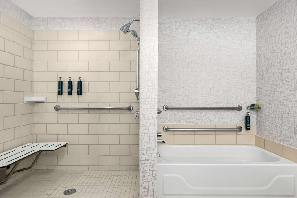DoubleTree by Hilton Chicago O'Hare Airport-Rosemont photo 3