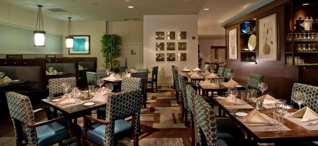 DoubleTree by Hilton Chicago O'Hare Airport-Rosemont photo 4
