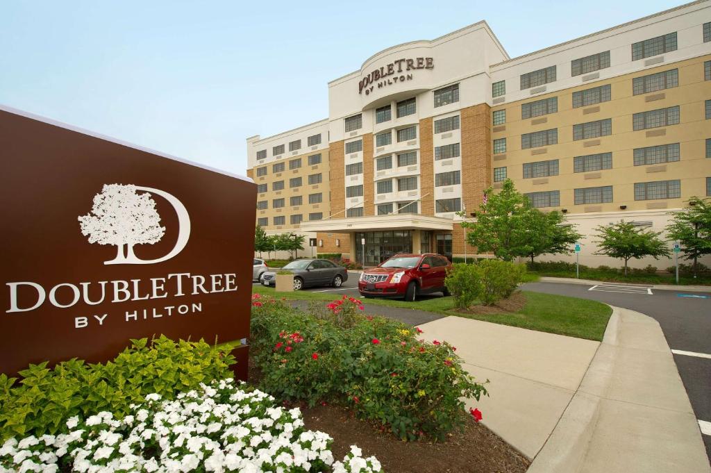 DoubleTree by Hilton Dulles Airport-Sterling, photo 1