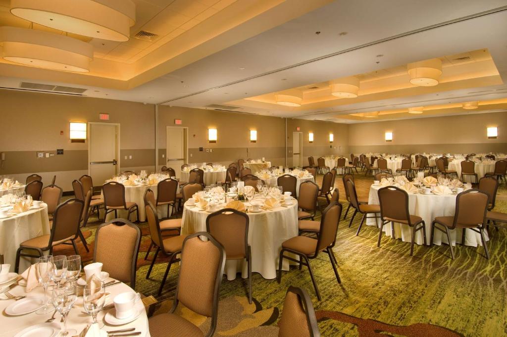 DoubleTree by Hilton Dulles Airport-Sterling photo 4