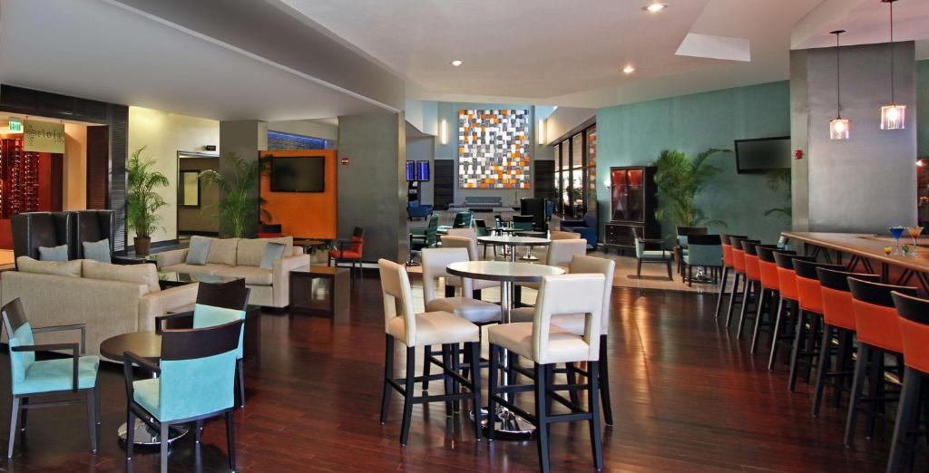 DoubleTree by Hilton Hotel Miami Airport & Convention Center photo 3