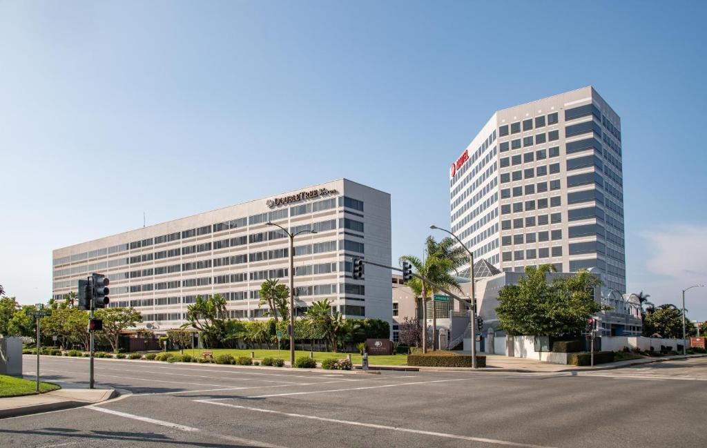 DoubleTree by Hilton LAX - El Segundo, photo 1